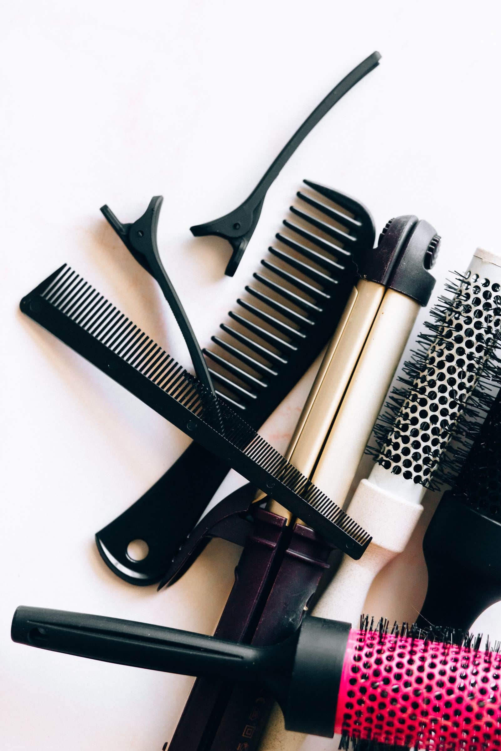 Comprendre le matériel : ce qui distingue un outil de coiffeur professionnel